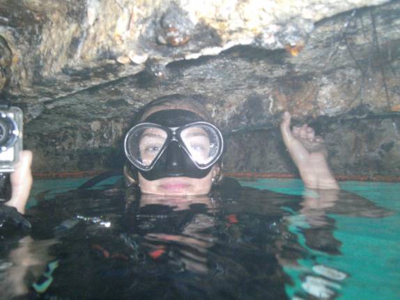Respirando em uma bolha de ar a quase 10 metros de profundidade, no naufrágio Veronica L, em Granada